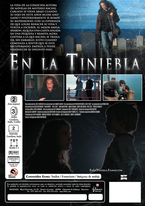 Carátula trasera de En la tiniebla