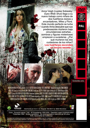 Car&aacute;tula trasera de In a dark place